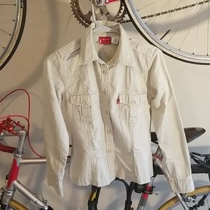 🌟Levi’s Super Cute Button Down 🌟2 for $30🌟